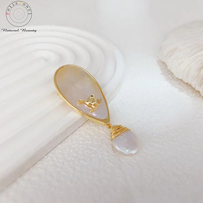 Whisper. Gold Plated Baroque Pearl Brooch - Feliz Pearl 