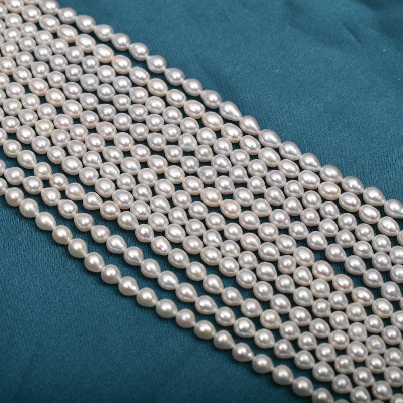 White baroque pearl necklace