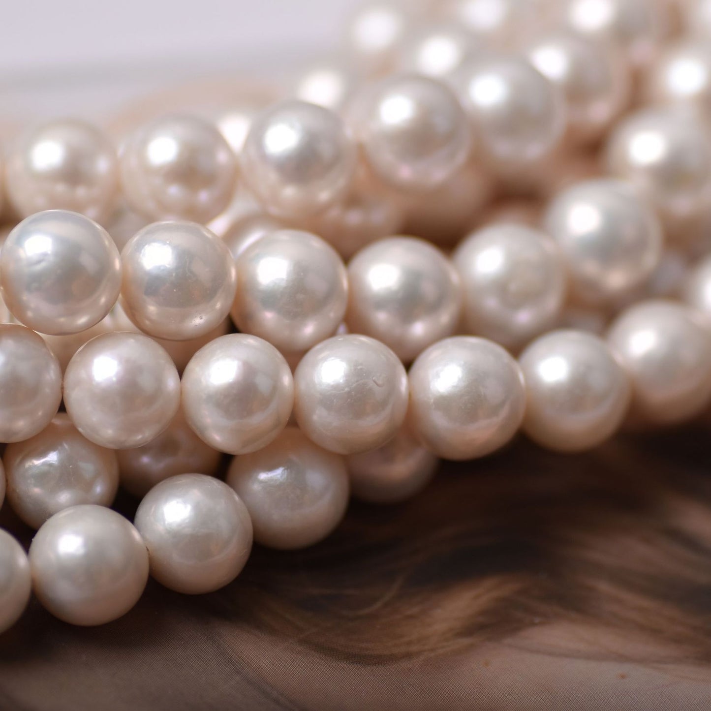 High luster cultured edison pearl strand