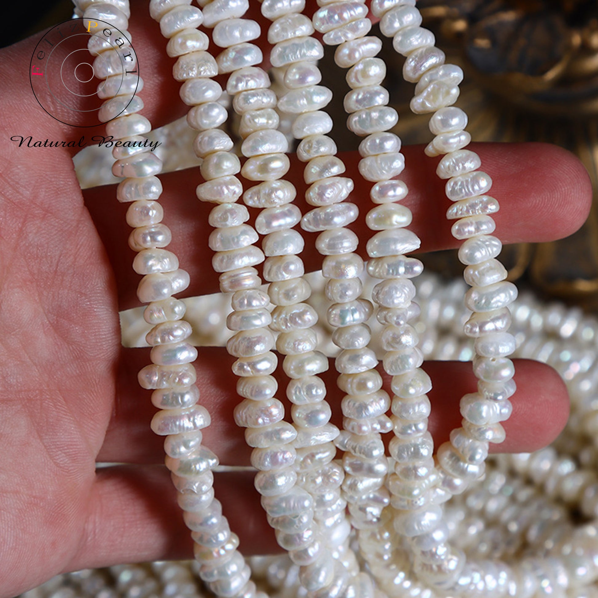 Button baroque pearl strand